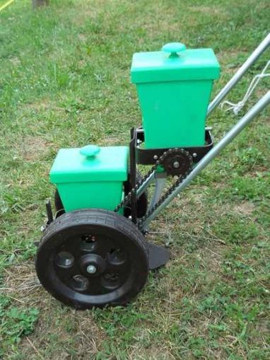 Semanatoare manuala pe doua randuri K1.2 de precizie cu lingurite