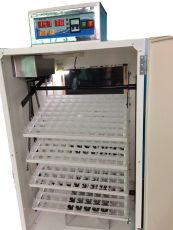 Incubator profesional cu intoarcere automata IP-4S , 884 oua prepelita - 352 oua gaina - 252 oua rata / curca - 128 oua gasca
