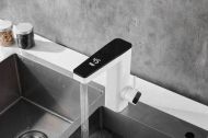 Robinet electric cu incalzire instantanee cu afisaj LED Cascade Well