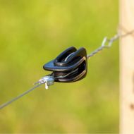 Izolator de colt pentru gard permanent